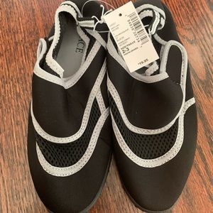 New- Boys size 2-3 Water shoes